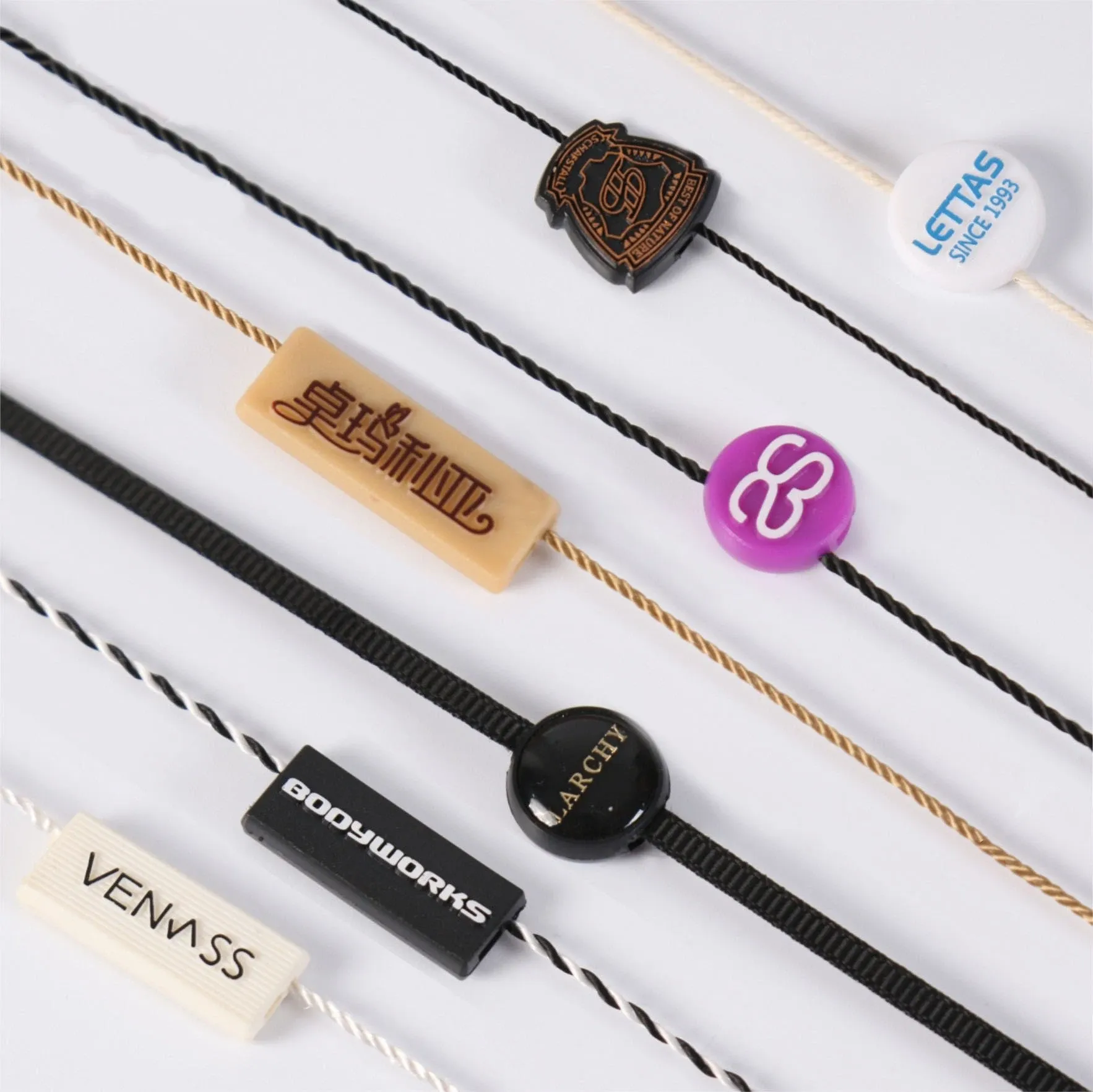 Dây treo nhãn có đầu logo