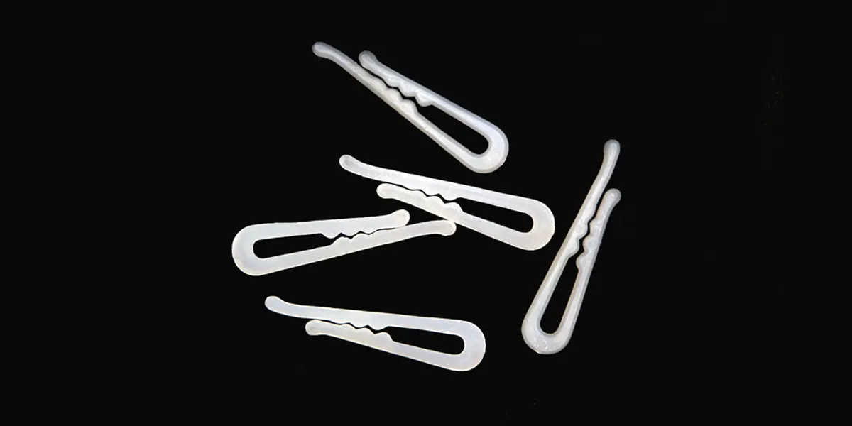 Kẹp nhựa áo sơ mi có răng cưa