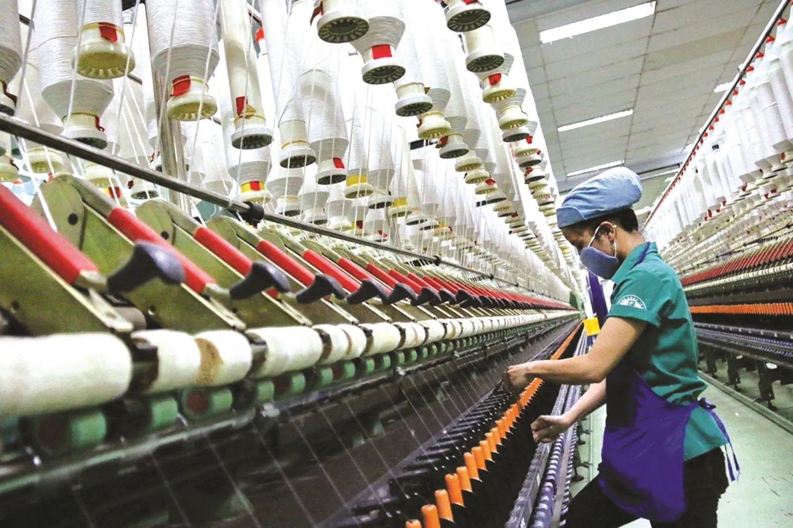 Lý do các doanh nghiệp lựa chọn nguồn cung phụ liệu may mặc từ nước ngoài