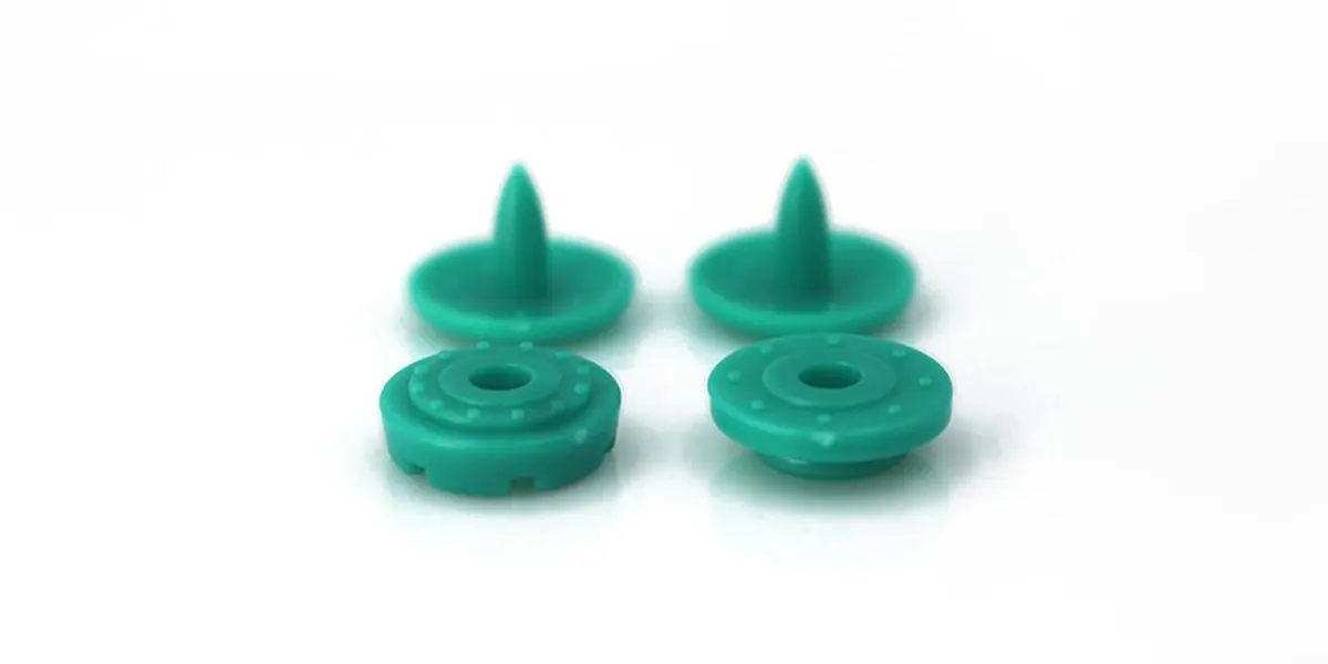 Nút bấm nhựa 4 thành phần