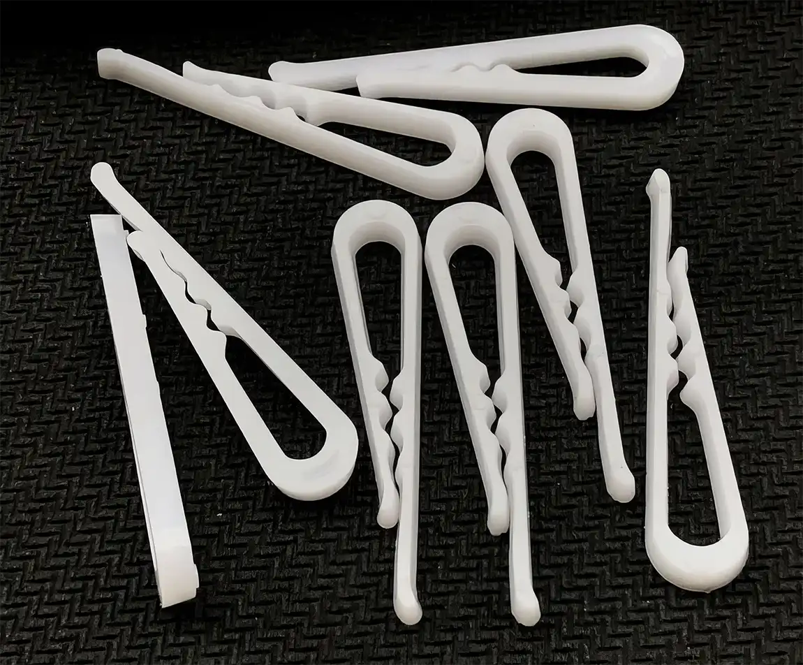 Kẹp nhựa áo sơ mi có răng cưa