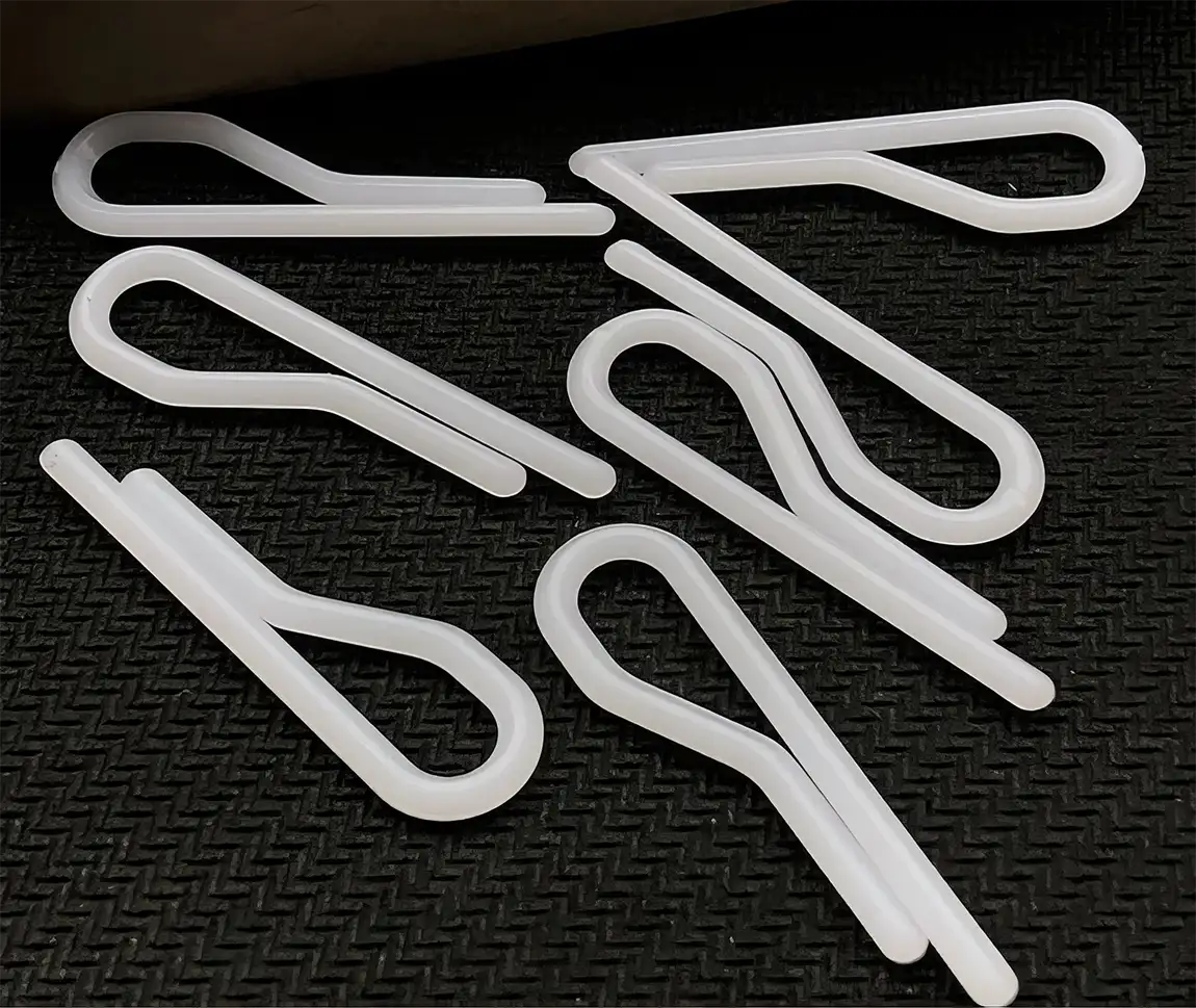 Kẹp nhựa áo sơ mi trơn (không có răng cưa)